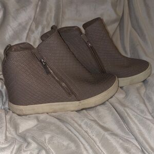 Torrid tan/brown/grey High-Top Sneakers